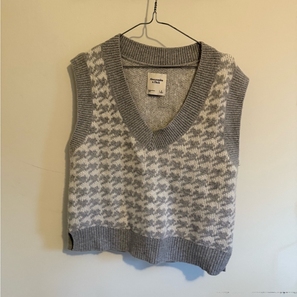 Abercrombie & Fitch oversized houndstooth soft sweater vest